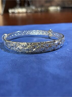 “999” Pure Silver Diamond-Cut Starburst Motif Bangle Bracelet Sz 7+